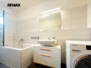 Prodej bytu 2+kk, Praha, Velvarská, 55 m2
