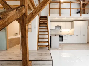 Pronájem atypického bytu, Hradec Králové, Smetanovo nábřeží, 65 m2