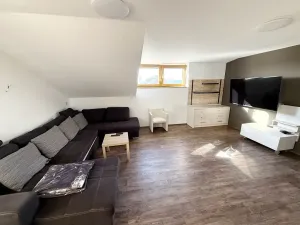 Pronájem bytu 3+1, Kostomlaty pod Milešovkou, Husova, 130 m2