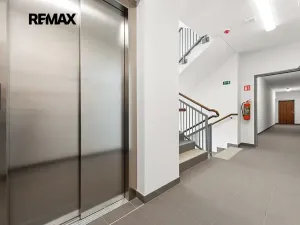 Pronájem bytu 2+kk, Praha - Strašnice, Strančická, 48 m2
