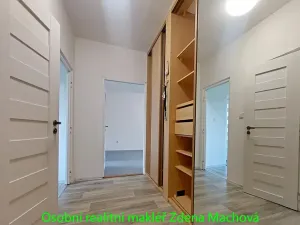 Pronájem bytu 2+1, Praha - Malešice, Káranská, 56 m2