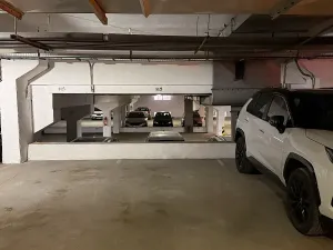 Pronájem garážového stání, Praha - Vršovice, Moskevská, 13 m2