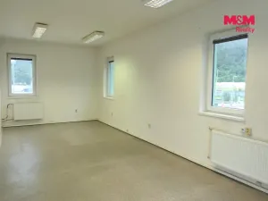Pronájem kanceláře, Králův Dvůr, V Lukách, 200 m2