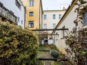 Prodej bytu 2+1, Jindřichův Hradec, nám. Míru, 100 m2