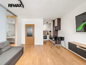 Prodej bytu 2+kk, Praha - Holešovice, Osadní, 54 m2