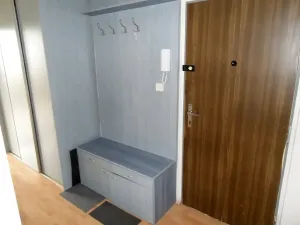 Pronájem bytu 3+1, Praha - Prosek, Zárybská, 67 m2