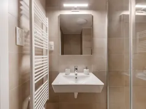 Pronájem bytu 2+kk, Praha - Vysočany, Hindlova, 53 m2