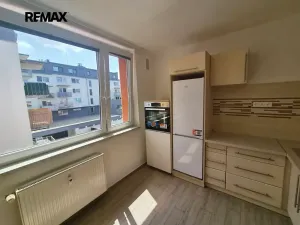 Pronájem bytu 1+1, Rosice, Komenského náměstí, 31 m2