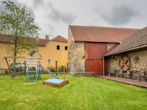 Prodej rodinného domu, Uzeničky, 590 m2