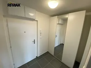 Pronájem bytu 2+kk, Praha - Modřany, Komořanská, 53 m2