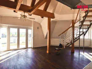 Pronájem kanceláře, Praha - Hloubětín, V Novém Hloubětíně, 162 m2