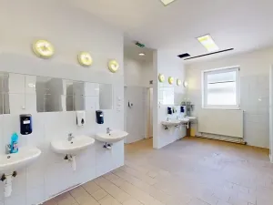 Pronájem kanceláře, Hradec Králové, Akademika Bedrny, 470 m2