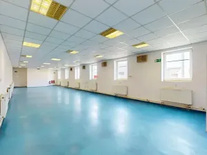 Pronájem kanceláře, Hradec Králové, Akademika Bedrny, 470 m2