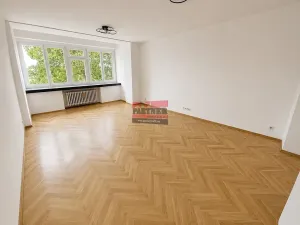 Pronájem bytu 2+1, Praha - Vinohrady, Šrobárova, 83 m2