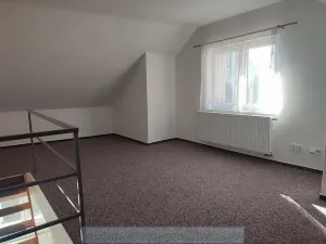Pronájem bytu 2+kk, Praha - Vysočany, 58 m2