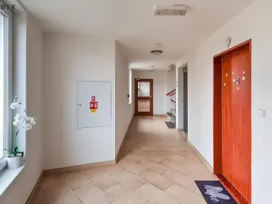Pronájem bytu 1+kk, Praha - Horní Měcholupy, Hornoměcholupská, 42 m2