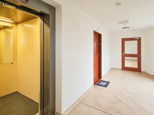 Pronájem bytu 1+kk, Praha - Horní Měcholupy, Hornoměcholupská, 42 m2