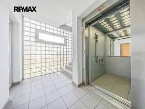 Prodej bytu 4+1, Praha - Malešice, Univerzitní, 109 m2