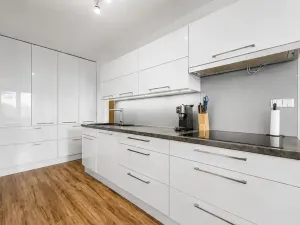 Prodej bytu 3+kk, Praha - Kobylisy, Třeboradická, 68 m2