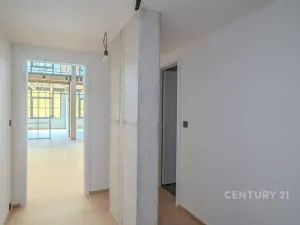 Prodej bytu 4+kk, Praha - Vysočany, Kolbenova, 176 m2