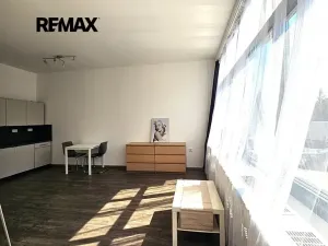 Prodej bytu 1+kk, Praha - Vršovice, Tádžická, 33 m2
