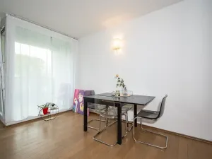 Pronájem bytu 2+kk, Praha - Prosek, Zubrnická, 60 m2