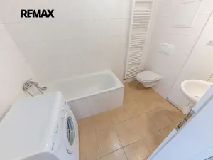 Pronájem bytu 1+kk, Klecany, V Honech, 30 m2