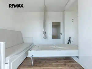 Pronájem bytu 1+kk, Klecany, V Honech, 30 m2