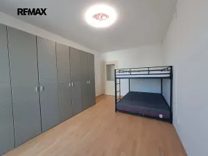Pronájem bytu 2+1, Praha - Běchovice, Českobrodská, 77 m2