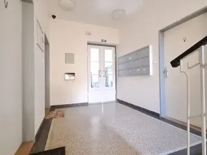 Pronájem bytu 2+1, Praha - Smíchov, Podbělohorská, 42 m2