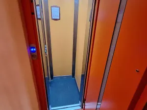 Pronájem obchodního prostoru, Praha - Vysočany, Novovysočanská, 160 m2
