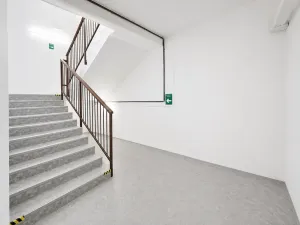 Pronájem obchodního prostoru, Praha - Horní Počernice, Komárovská, 210 m2