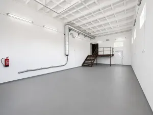 Pronájem obchodního prostoru, Praha - Horní Počernice, Komárovská, 210 m2