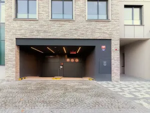 Pronájem garážového stání, Praha - Holešovice, U průhonu, 19 m2