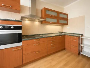 Pronájem kanceláře, Říčany - Strašín, Kaštanová, 250 m2