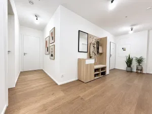 Prodej bytu 5+kk, Praha - Holyně, náměstí Pod lípou, 152 m2