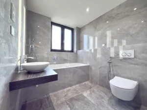 Prodej bytu 5+kk, Praha - Holyně, náměstí Pod lípou, 152 m2