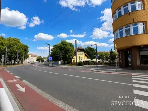 Pronájem obchodního prostoru, Hradec Králové, Dukelská třída, 137 m2
