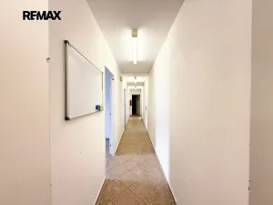 Pronájem obchodního prostoru, Karlovy Vary, Počernická, 312 m2