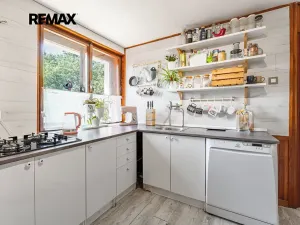 Prodej vícegeneračního domu, Praha - Pitkovice, Žampiónová, 200 m2