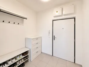 Pronájem bytu 2+kk, Praha - Hloubětín, Waltariho, 50 m2
