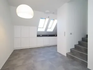 Pronájem atypického bytu, Praha - Vinohrady, Korunní, 82 m2