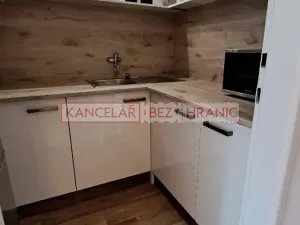 Pronájem pokoje, Zlín, Osvoboditelů, 80 m2