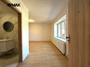 Pronájem bytu 1+kk, Ořech, V Chaloupkách, 30 m2