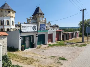 Dražba ubytování, Znojmo, Suchohrdelská, 2500 m2