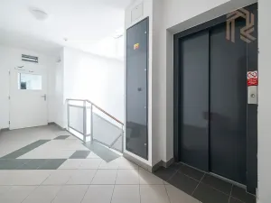 Prodej bytu 3+kk, Praha - Hostavice, U Hostavického potoka, 64 m2