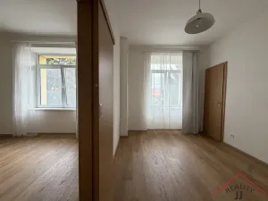 Pronájem bytu 2+kk, Praha - Břevnov, Bělohorská, 45 m2