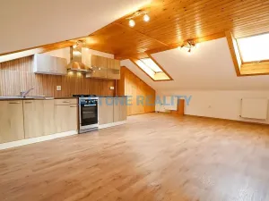 Pronájem bytu 2+kk, Praha - Satalice, Bošínská, 65 m2