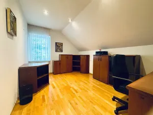 Pronájem rodinného domu, Bašť, Za Vilou, 300 m2