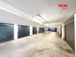 Pronájem garážového stání, Hradec Králové, Na Občinách, 15 m2
